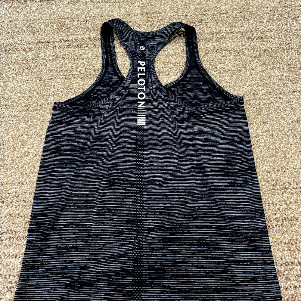 Peloton Lululemon size 10